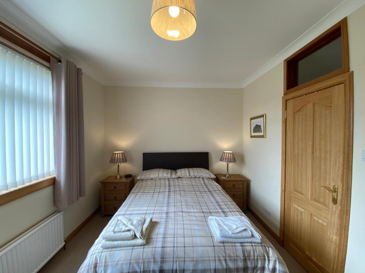 Manor House Bed & Breakfast Stornoway  Bagian luar foto